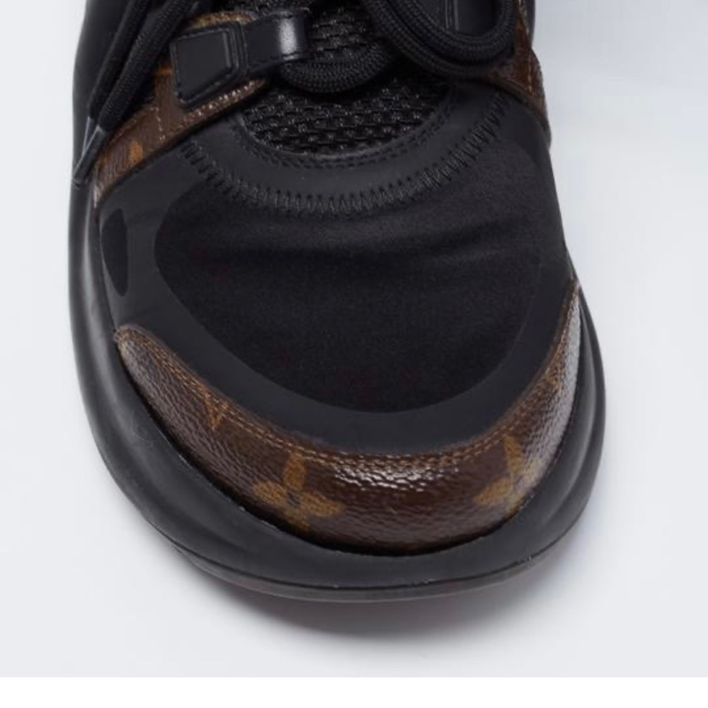 Louis Vuitton - Picture 6 of 7